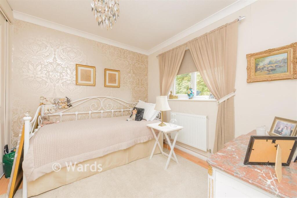 House in Gravesham, Gravesend - More