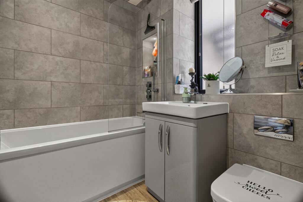Apartment in Malvern Hills, Malvern - More