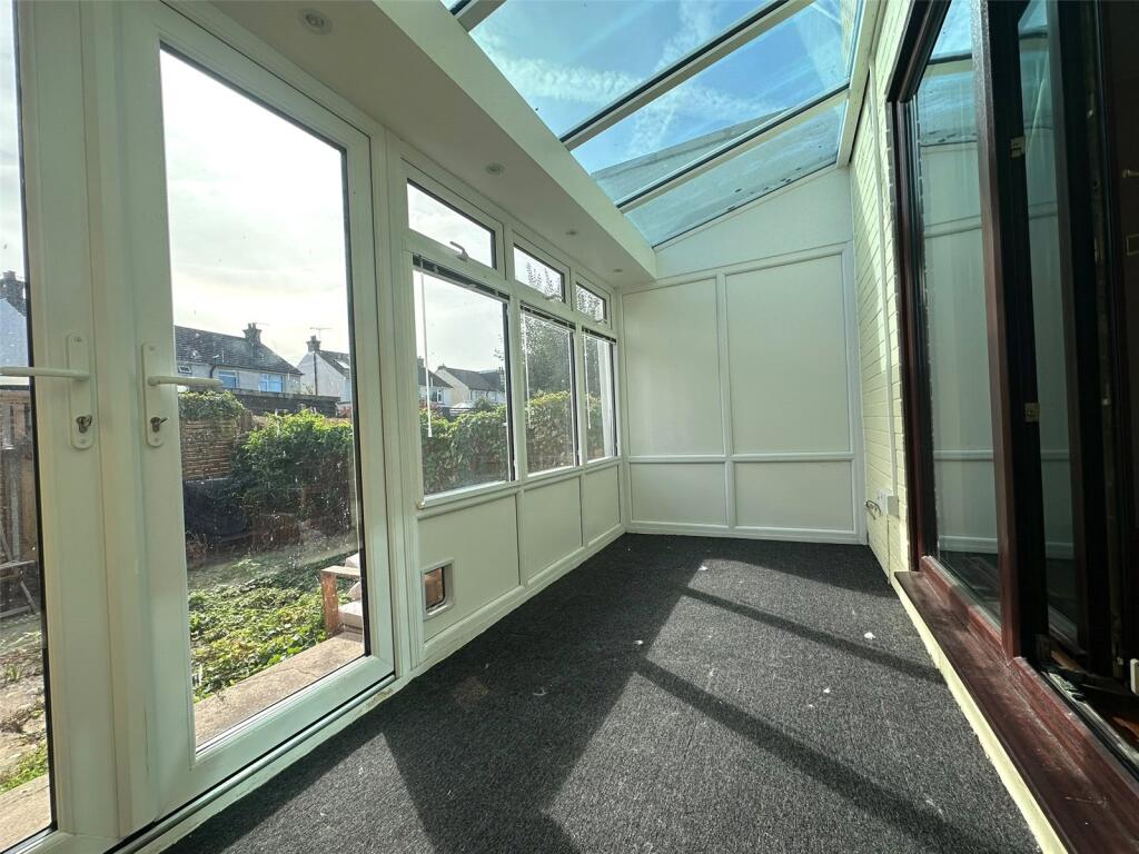 House in Gravesham, Gravesend - More