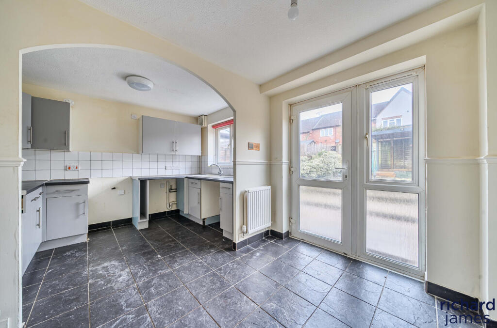 Pearce Close, Kingsdown, Swindon, SN2 photo 3