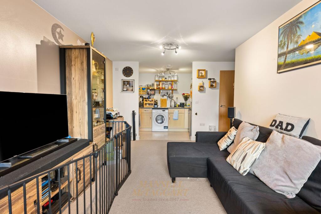 Apartment in Crawley, West Sussex - View 4
