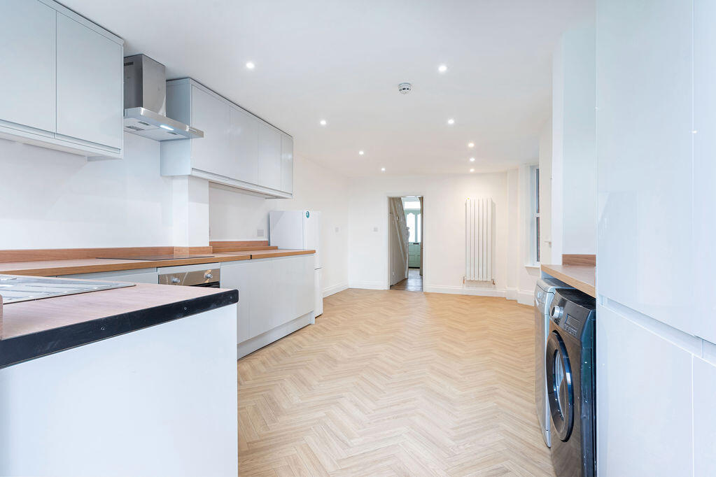 House in Croydon - View 5