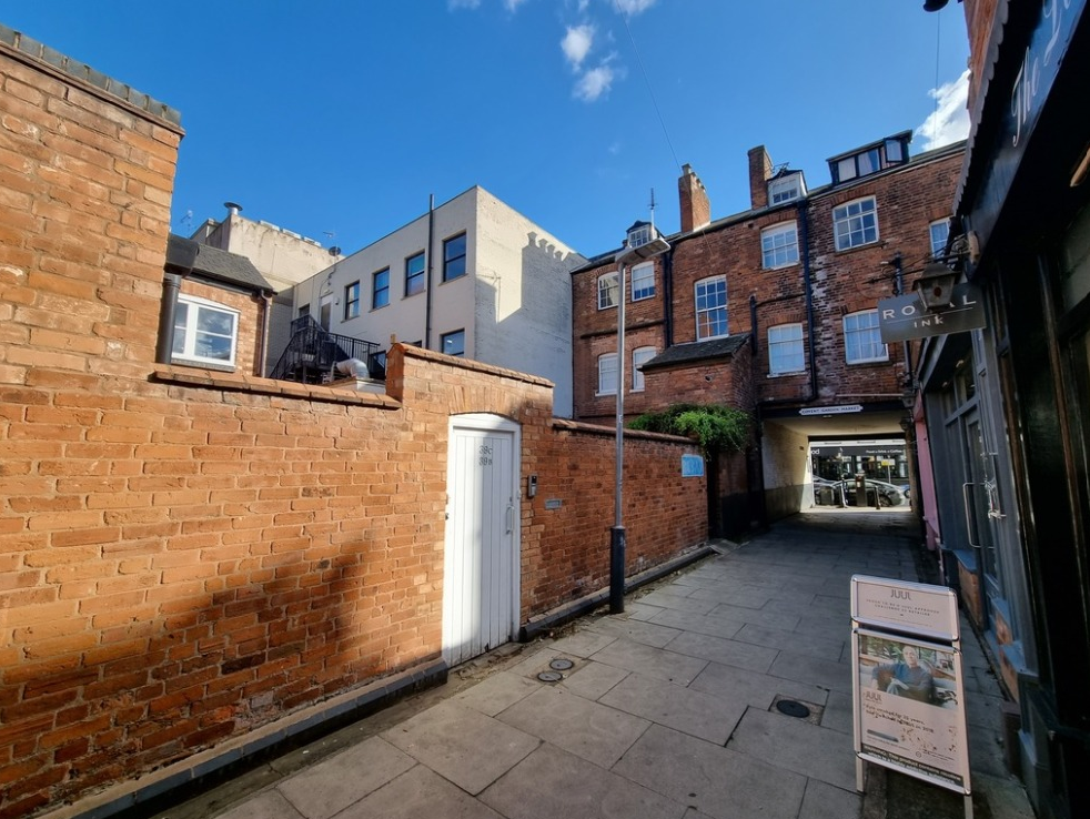 Main image of property: 39b Warwick Street