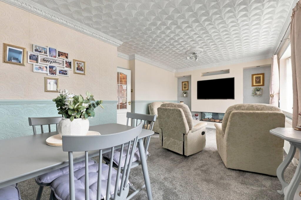 House in Rotherham, Bramley - More