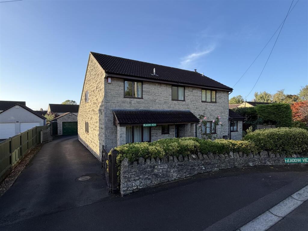 4-bed detached on Thicket Mead, Midsomer Norton, £465,000
