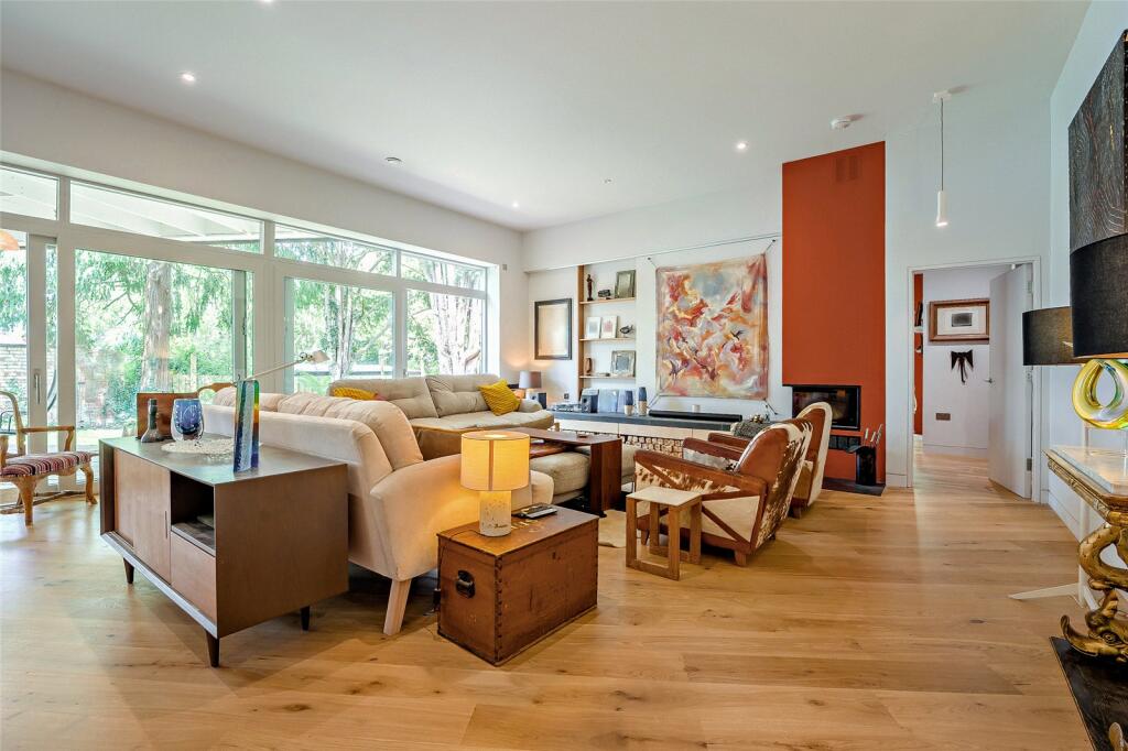 House in Gloucester - View 5