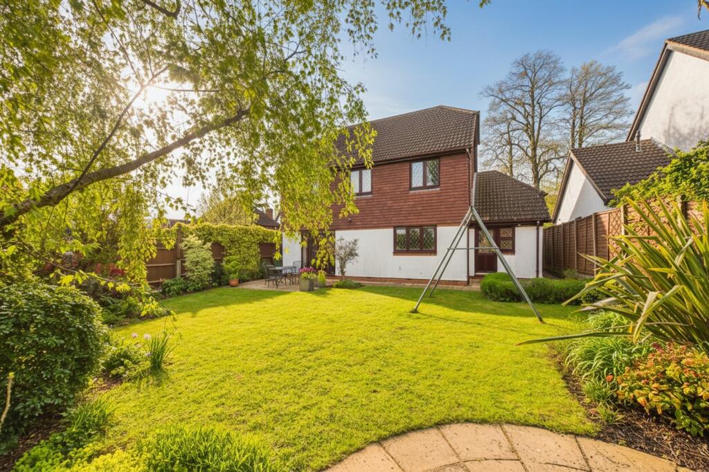 House in Reading, Warfield - More
