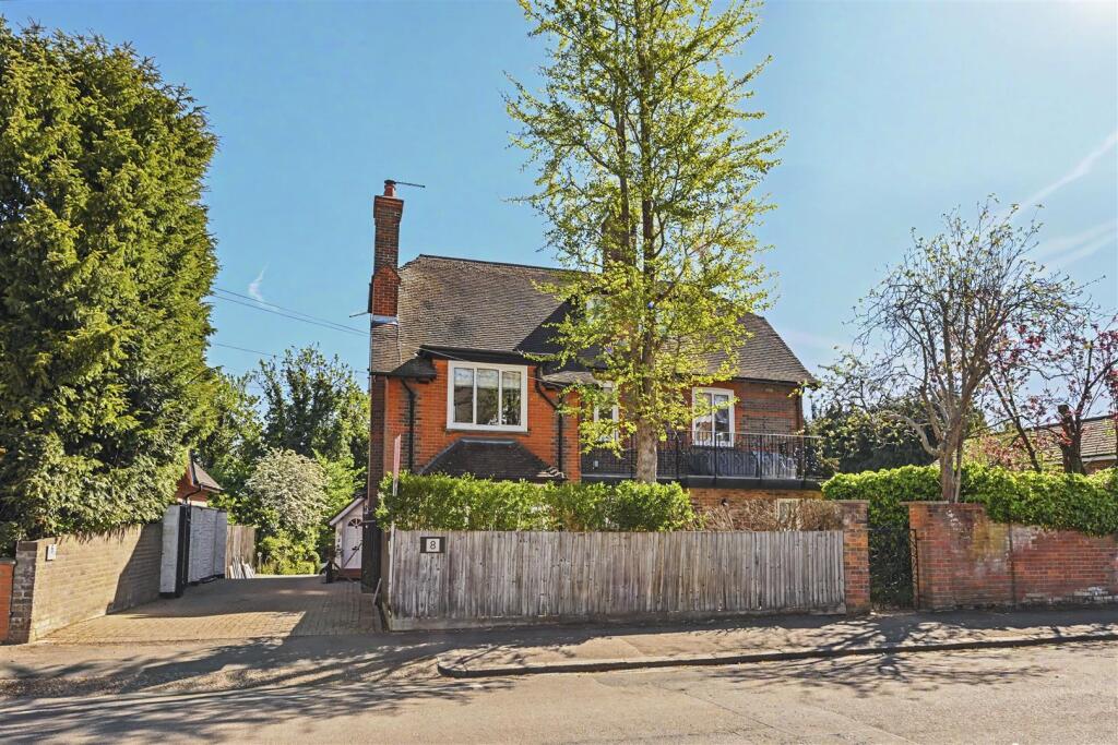 Main image of property: Avenue St. Nicholas, Harpenden