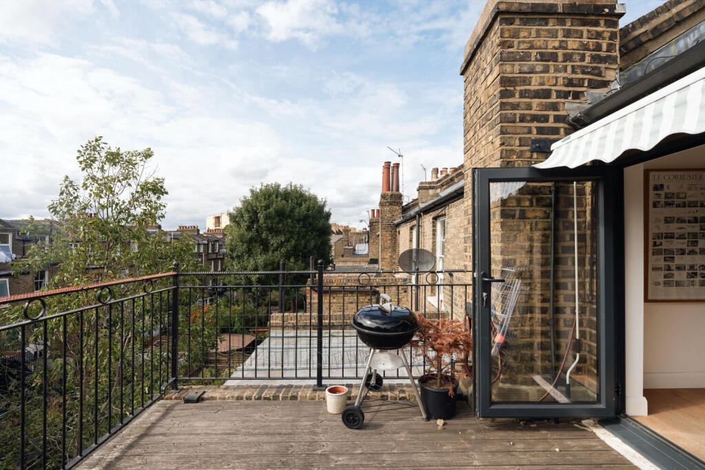 Apartment in London - View 5