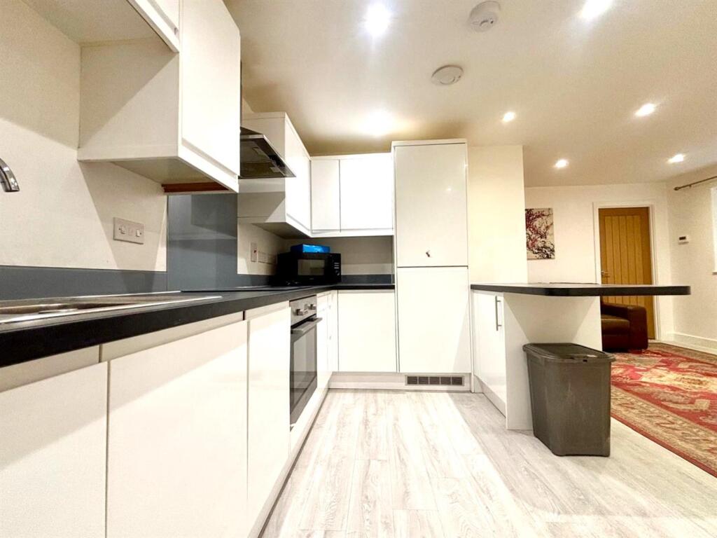 Apartment in Milton Keynes - View 2