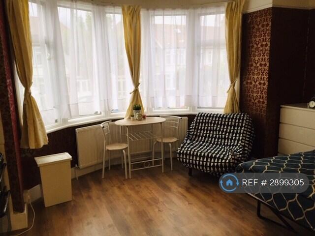 Main image of property: Grenoble Gardens, London, N13