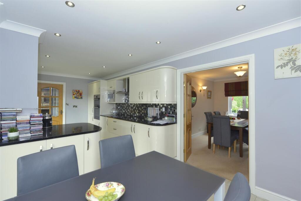 Main Road, Dorrington, Shrewsbury photo 4