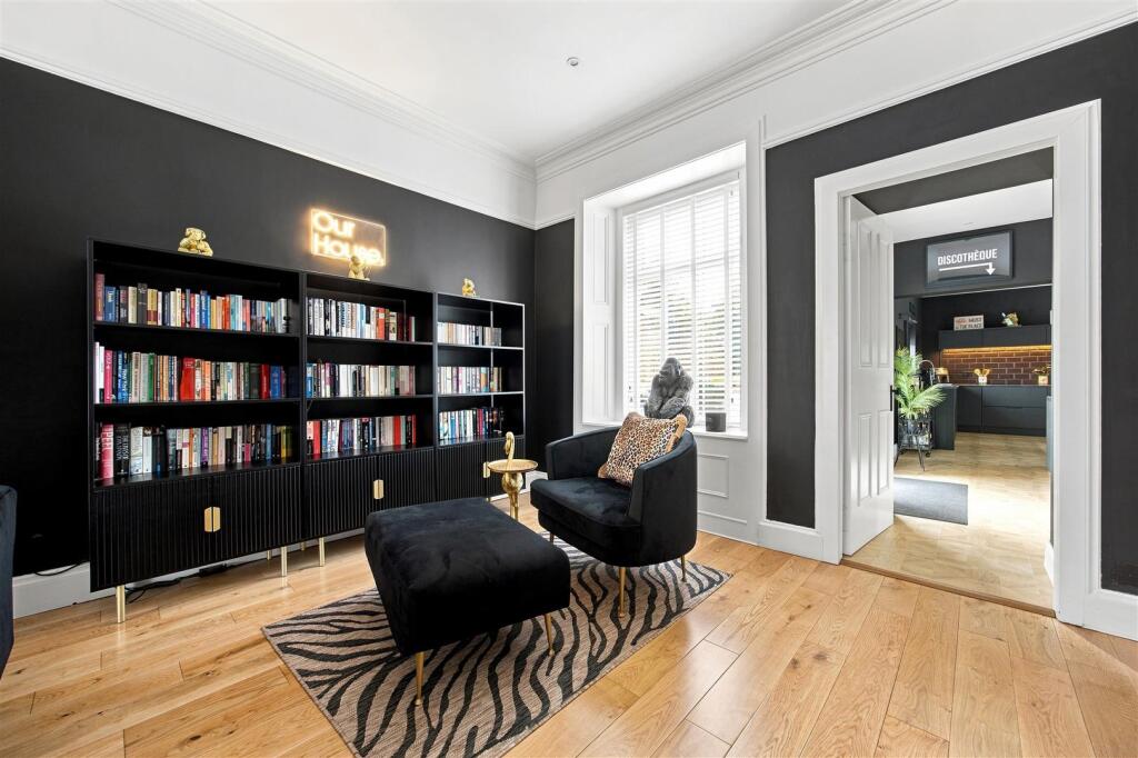 House in Glasgow - More