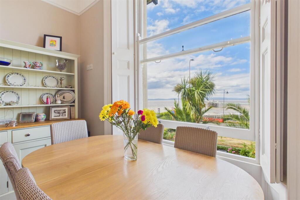 Prestigious seafront living overlooking Clevedon Pier photo 4