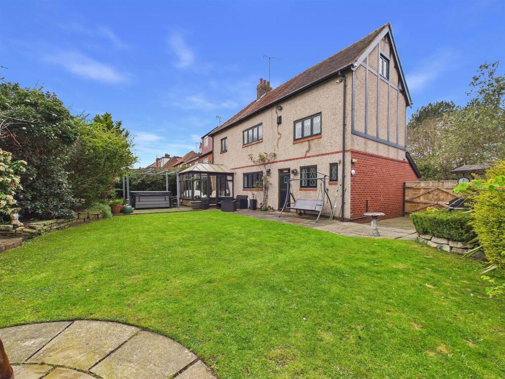 Tudor Lodge, High Heworth Lane photo 4