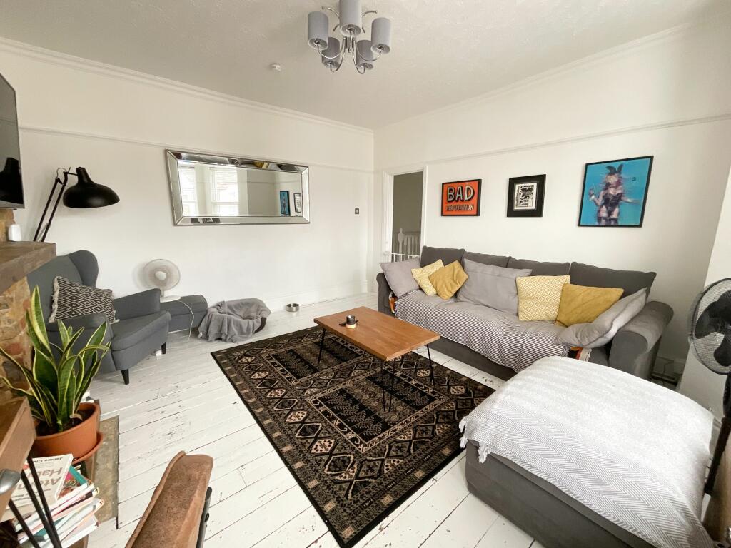 Apartment in Southend-on-Sea, Essex - More