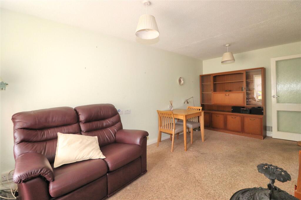 House in Woking, Surrey - View 2