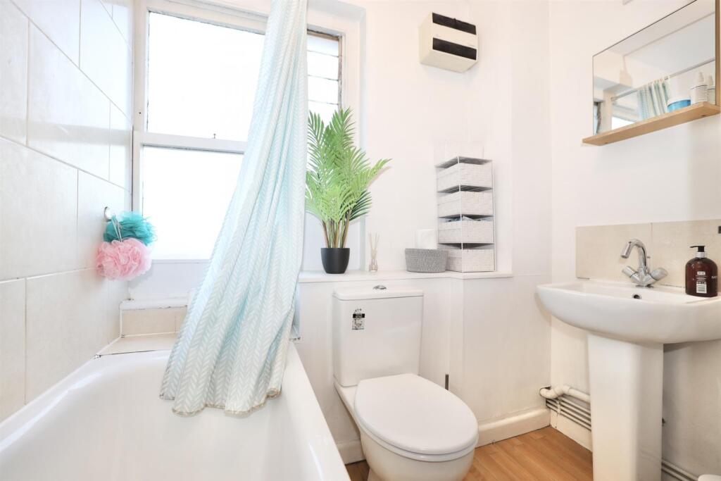 Apartment in London, Highbury - More