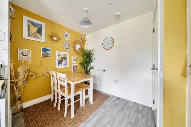 Apartment in Newbury, West Berkshire - More