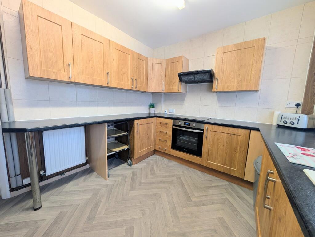House in Stoke-on-Trent - View 4