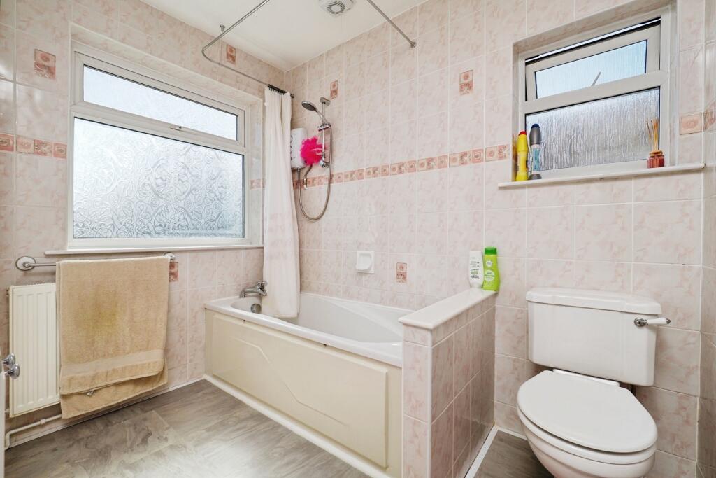 House in Nottingham, Bramcote - View 3