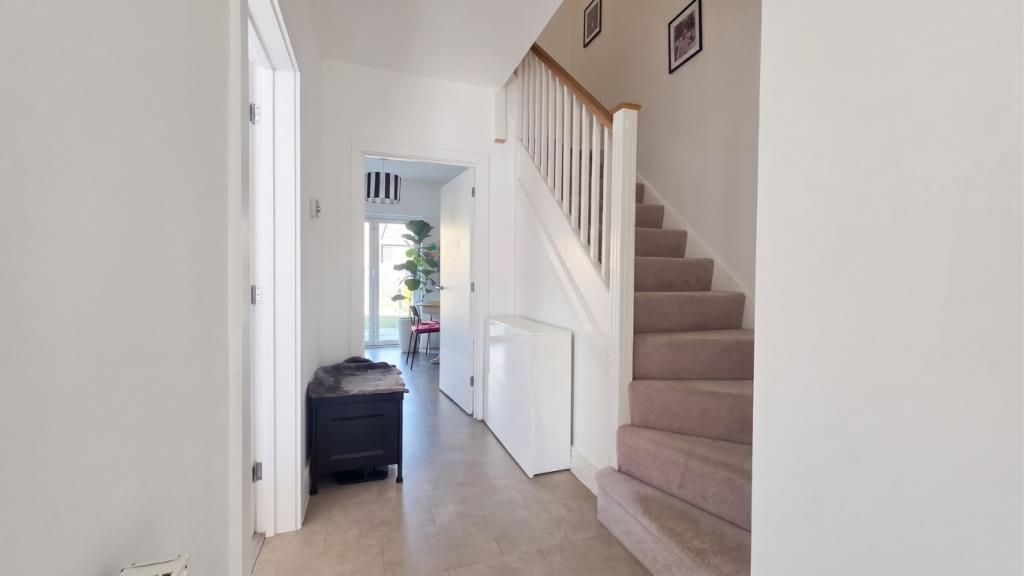 House in Crowthorne, Buckler's Park, Bracknell Forest - View 2