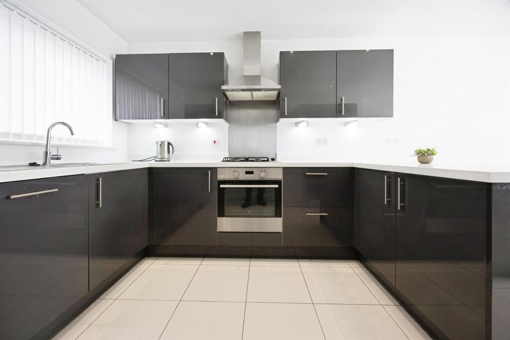 Scholars Way, Ashford photo 3