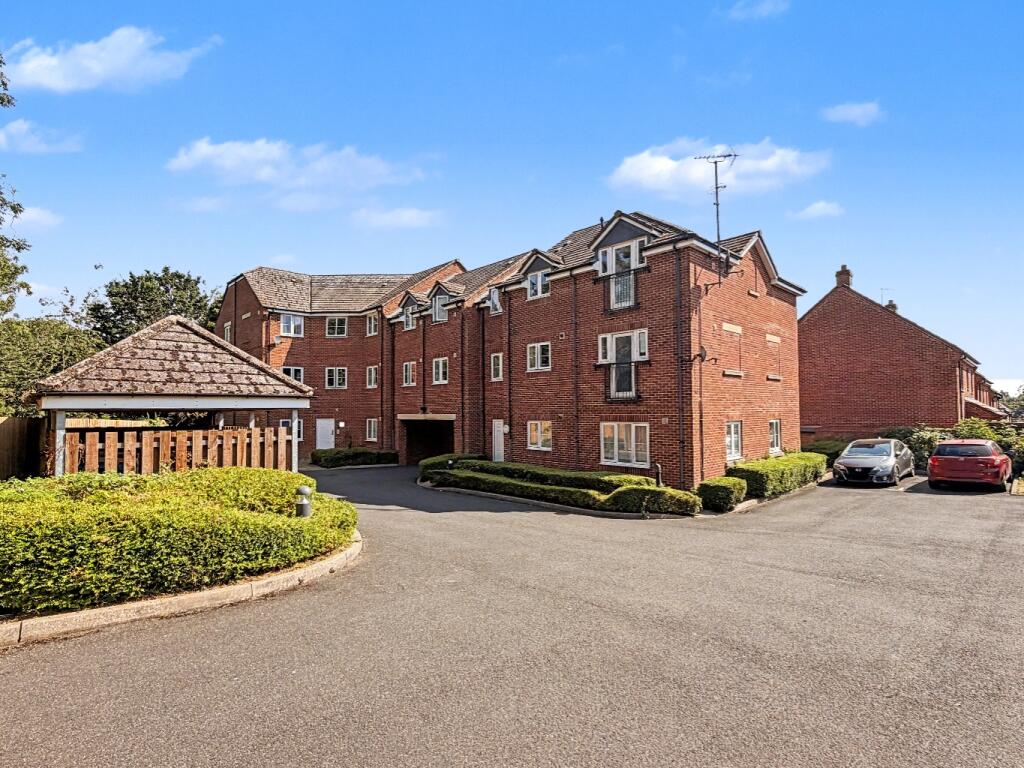 Main image of property: 31 Dennetts Close, Daventry, NN11 9AE