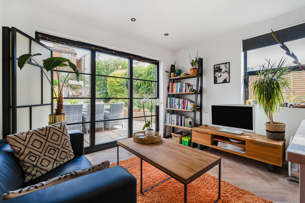 House in Hemel Hempstead - More