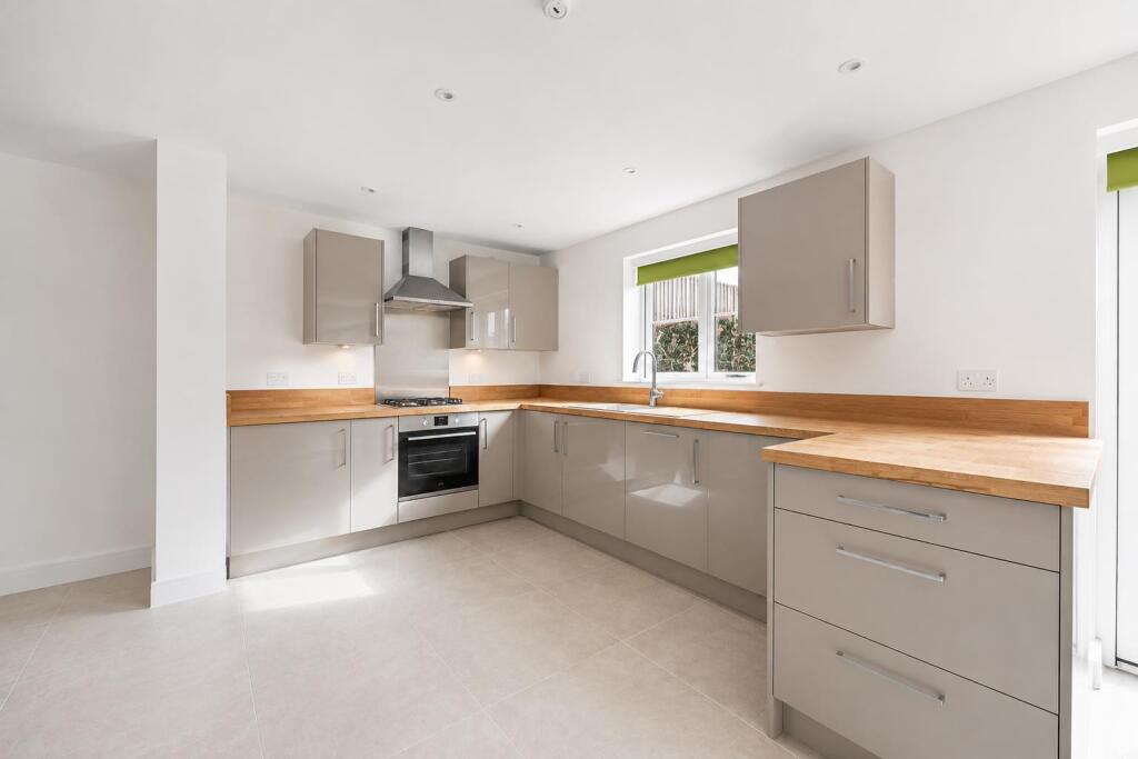 House in Stroud, Berkeley - View 2