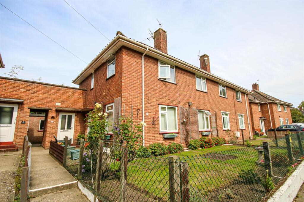 2-bed flat on North Park Avenue, Norwich, £160,000