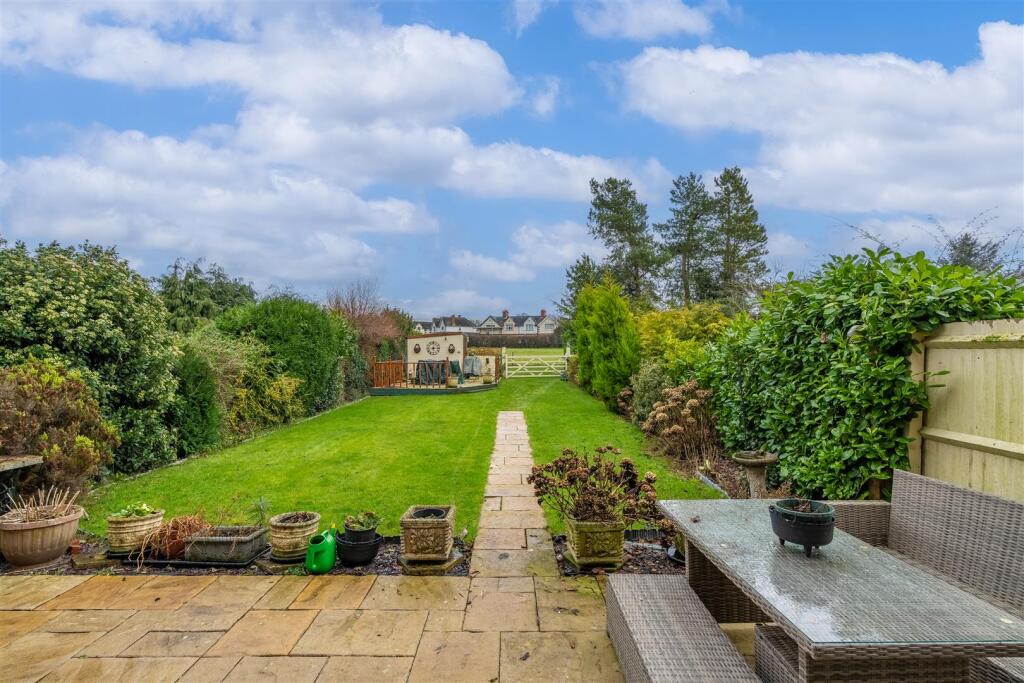 45, Woodhill Road photo 2