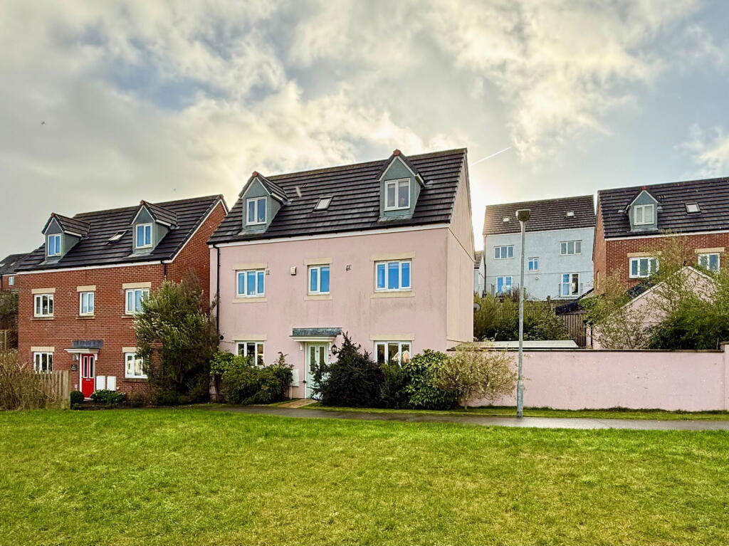 4-bed detached on Rosva Morgowr, Falmouth, £495,000