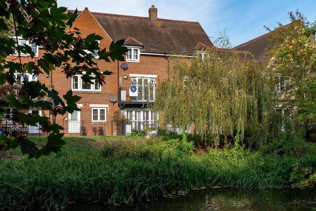 3-bed terraced on Thames View, Abingdon, OX14, £560,000