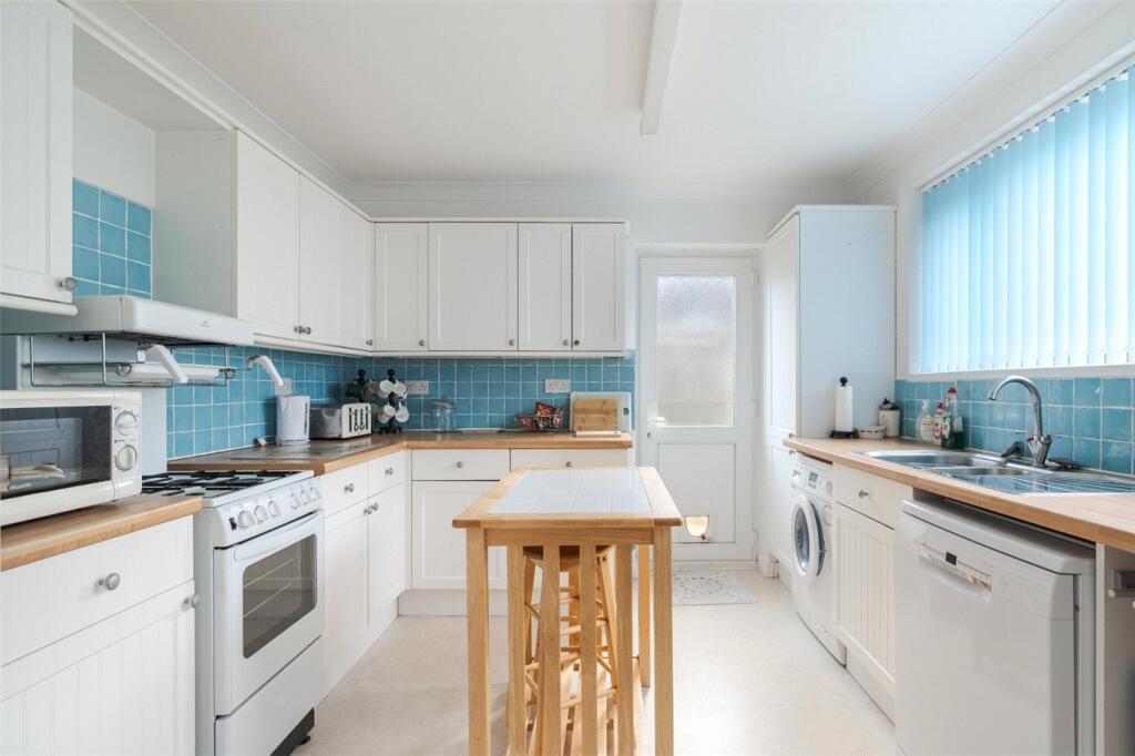 Cedar Drive, Wimborne, Dorset, BH21 photo 4