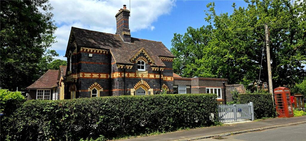 Main image of property: Birmingham Road, WARWICK, Warwickshire, CV35