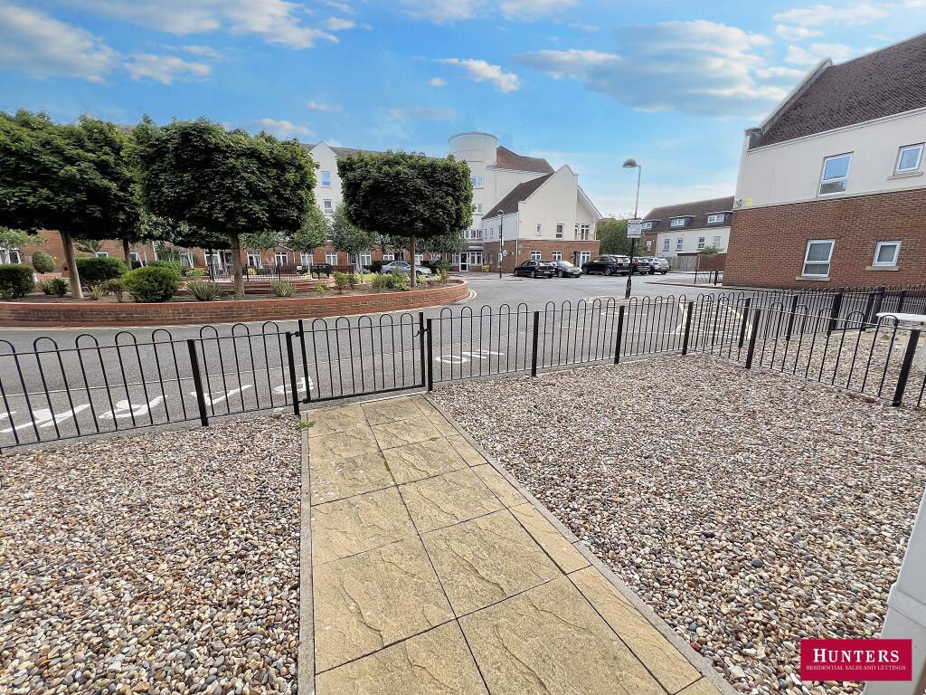 Magdalene Gardens, Whetstone, London, Greater London, N20 photo 4