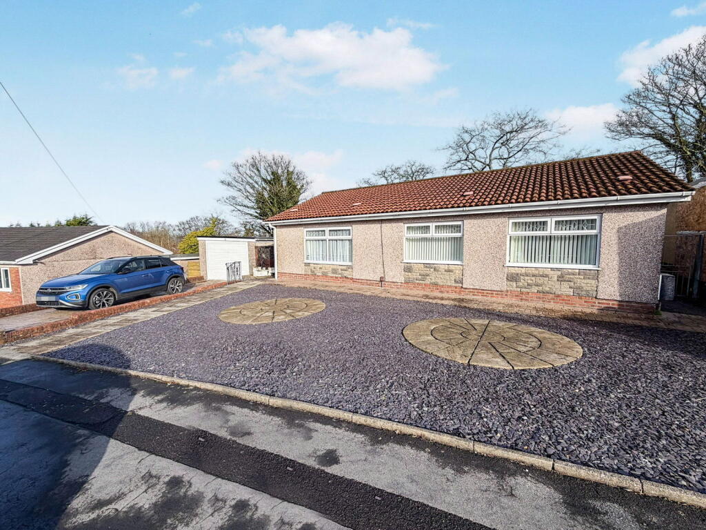 Main image of property: Heol Uchaf, Cimla, Neath, SA11 3SW