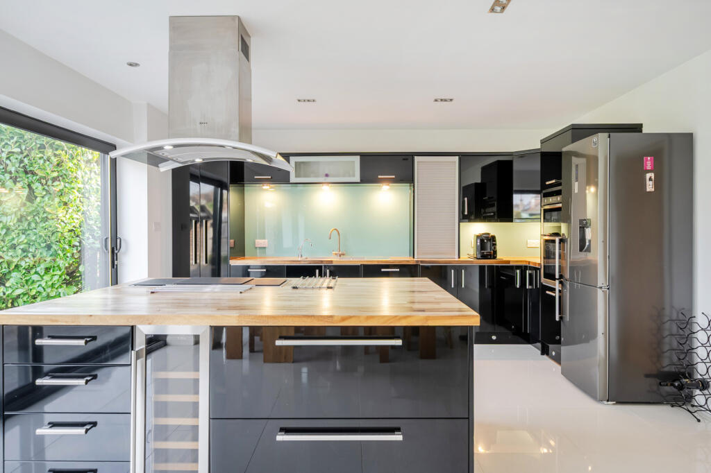 House in Harpenden, Southdown - View 4