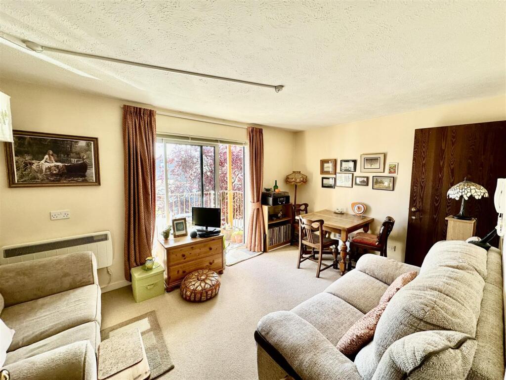 Porchester Court, Leigh on Sea photo 4