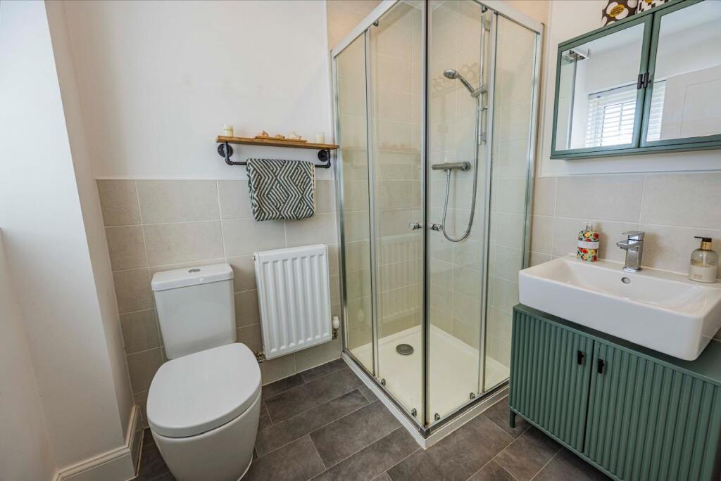 House in Newark and Sherwood, Farnsfield - More