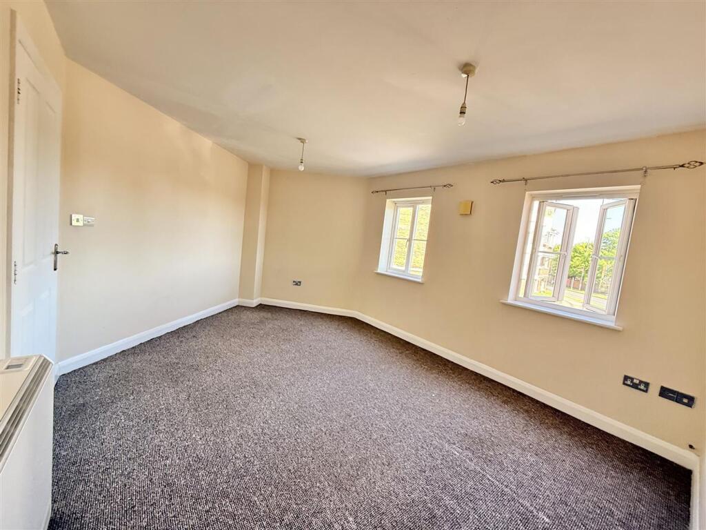 Apartment in Northampton, Far Cotton and Delapre - View 2