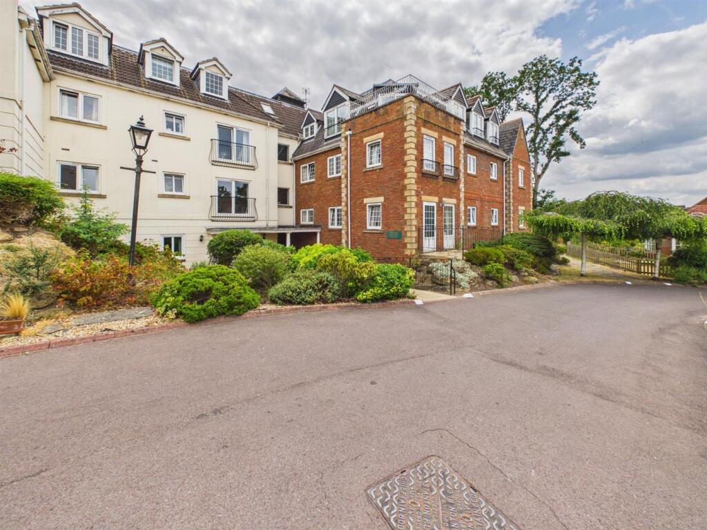 Main image of property: Park Lane, Tilehurst, Reading