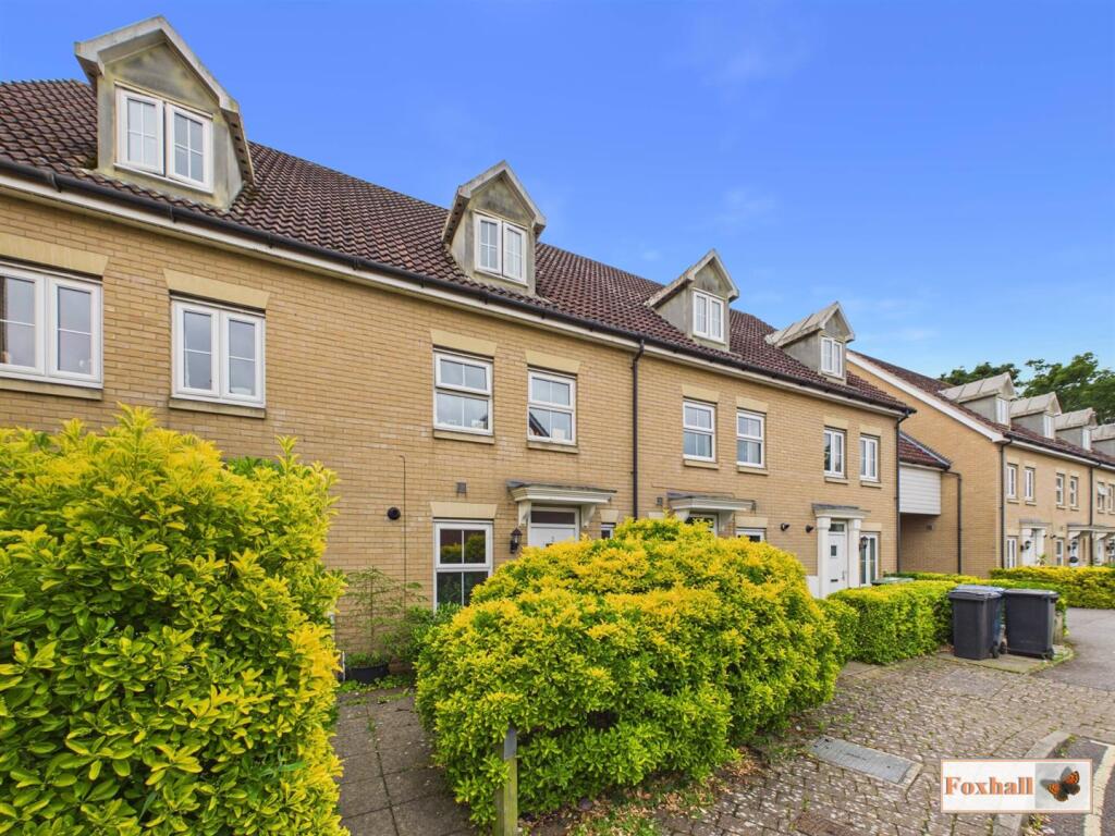 3-bed terraced on Mackintosh Close, Ipswich, £250,000