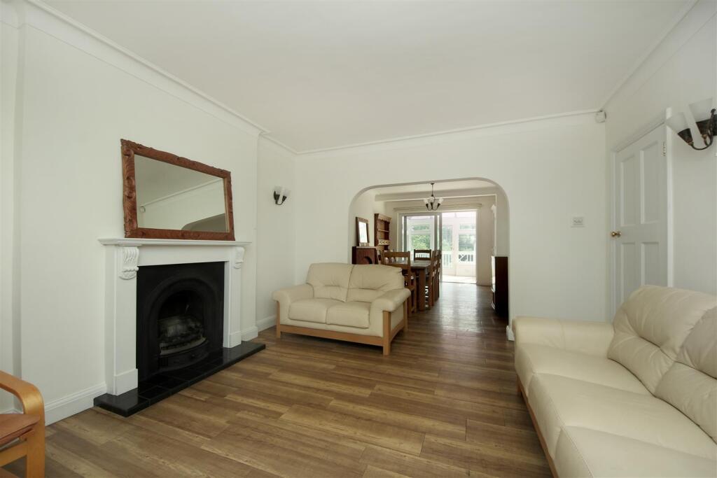 House in London - View 2