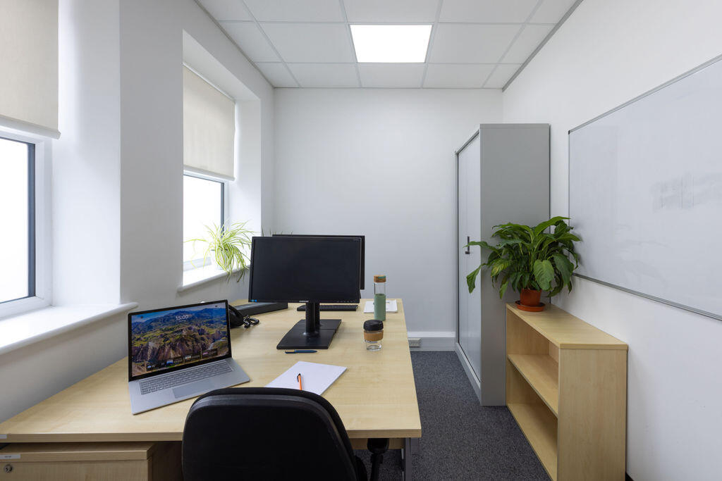 2 Person Ground Floor Office To Rent In Hitchin