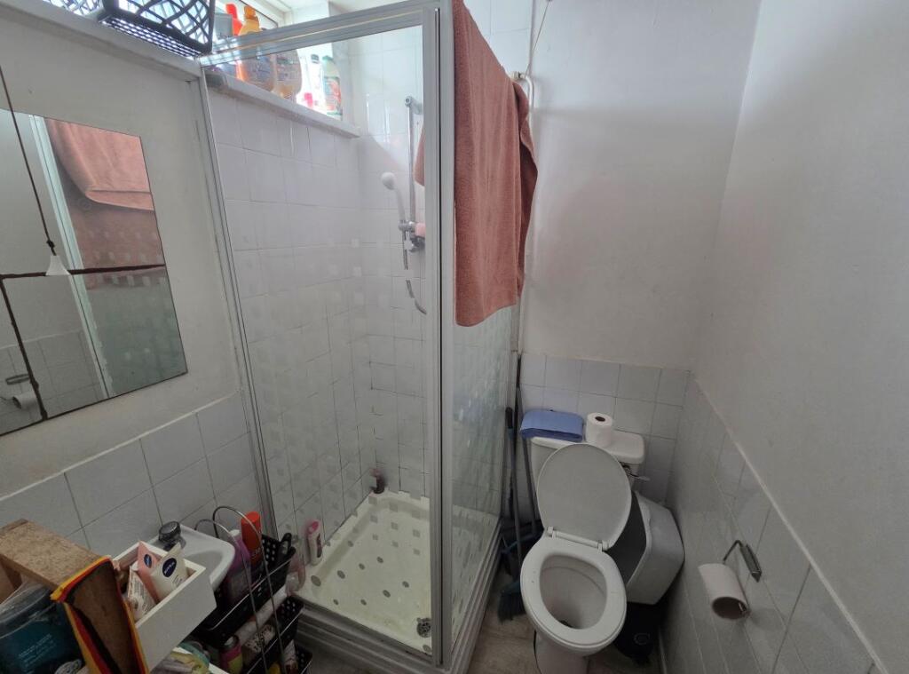 43 Tudor Court, Tipton, West Midlands, DY4 8UX photo 5