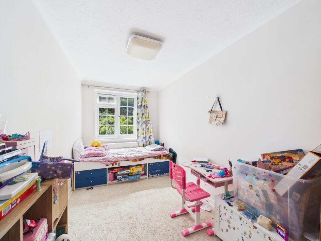 Apartment in Spelthorne, Birch Green, Staines-upon-Thames - More