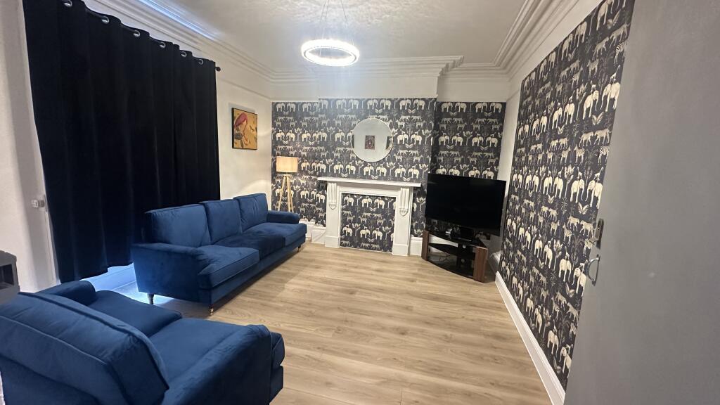 House in Plymouth, Greenbank - More