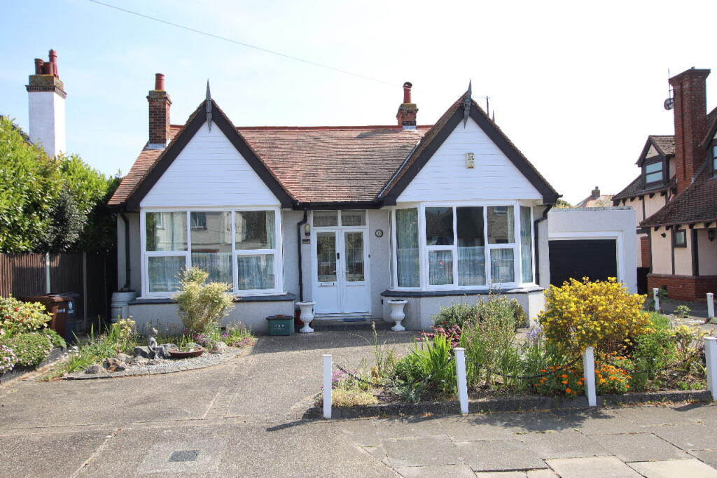 Clacton on Sea, CO15 photo 2